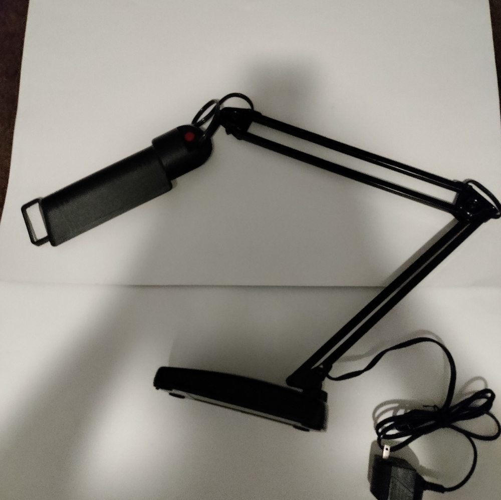 Asymmetria by Dazor desk lamp